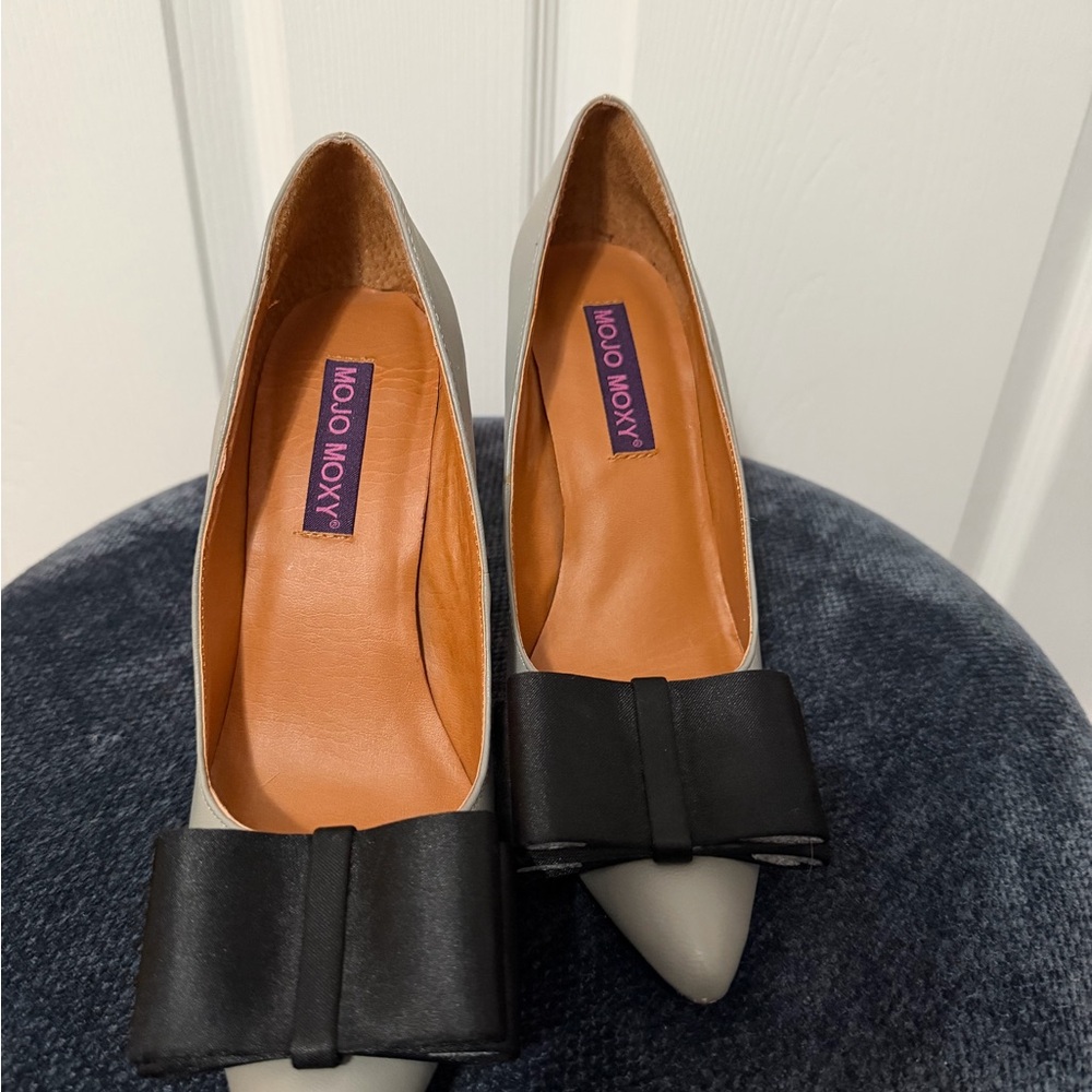 Mojo Moxy Sophia  Black Bow Gray Heels Size 7